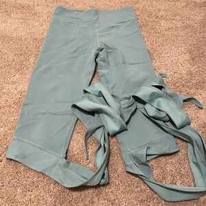 Free people movement yoga pants with tie bottoms (set)